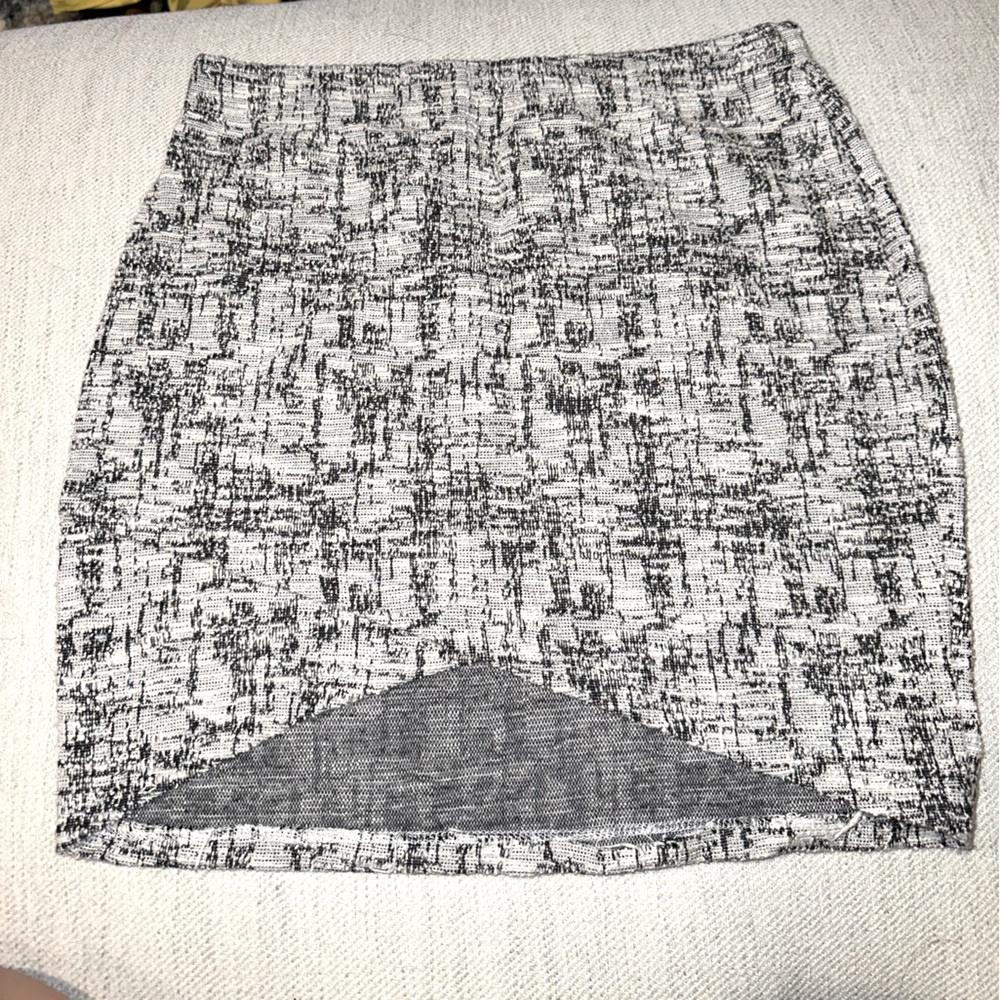 Super stretchy and comfortable roughly size medium! Great condition!